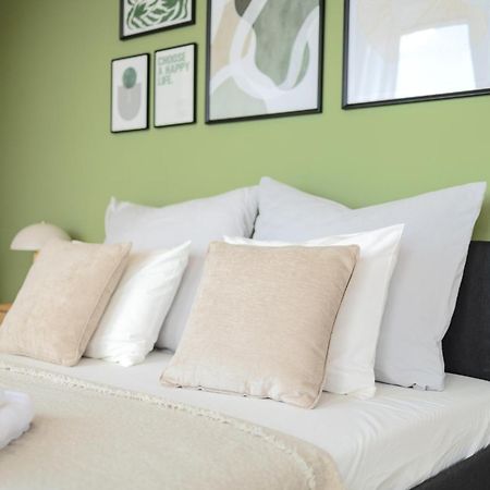 Bright 2Br - 8Th Floor, Balcony, Free Parking - By Gravity Prague Praga Exterior foto