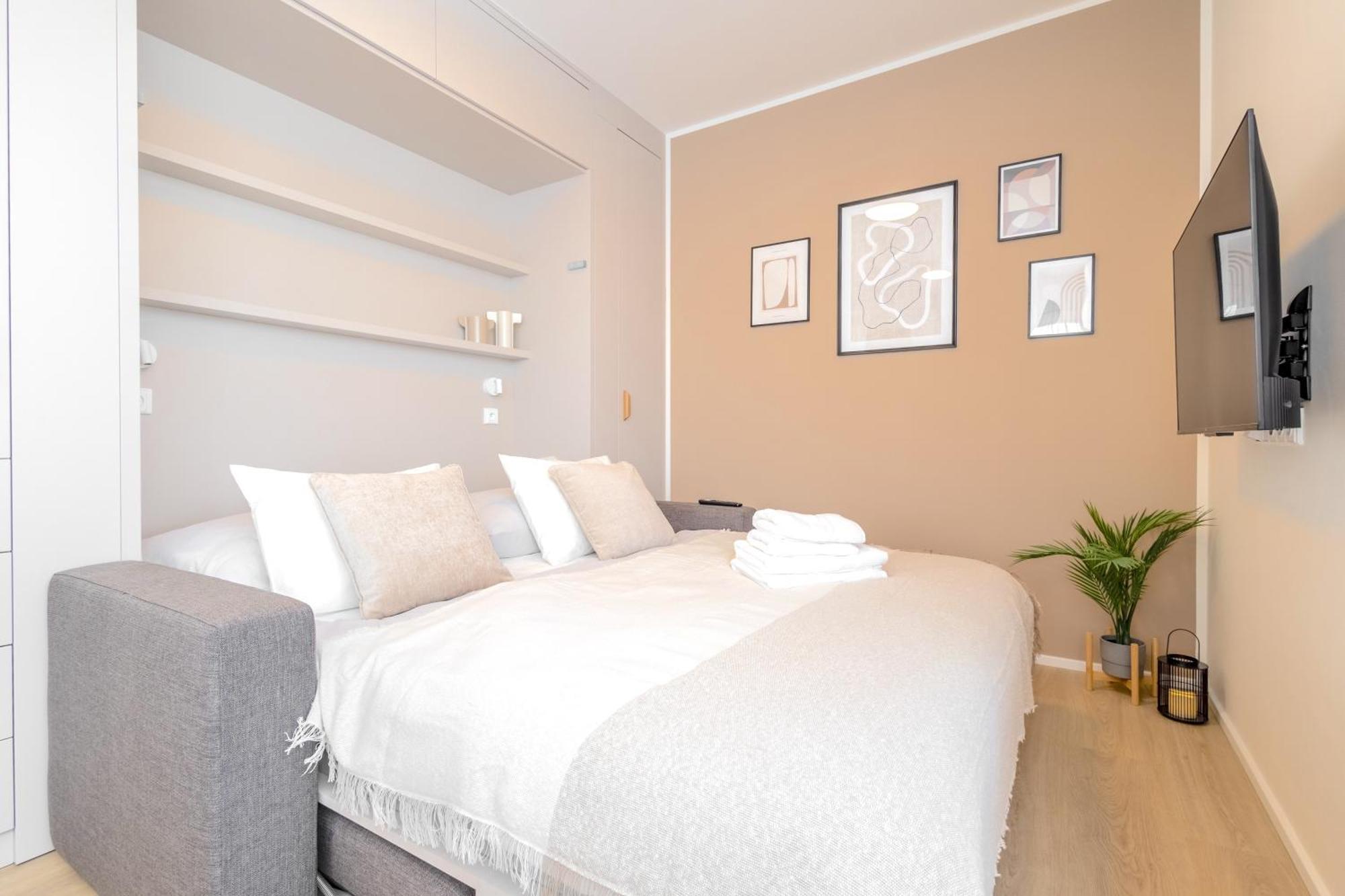Bright 2Br - 8Th Floor, Balcony, Free Parking - By Gravity Prague Praga Exterior foto