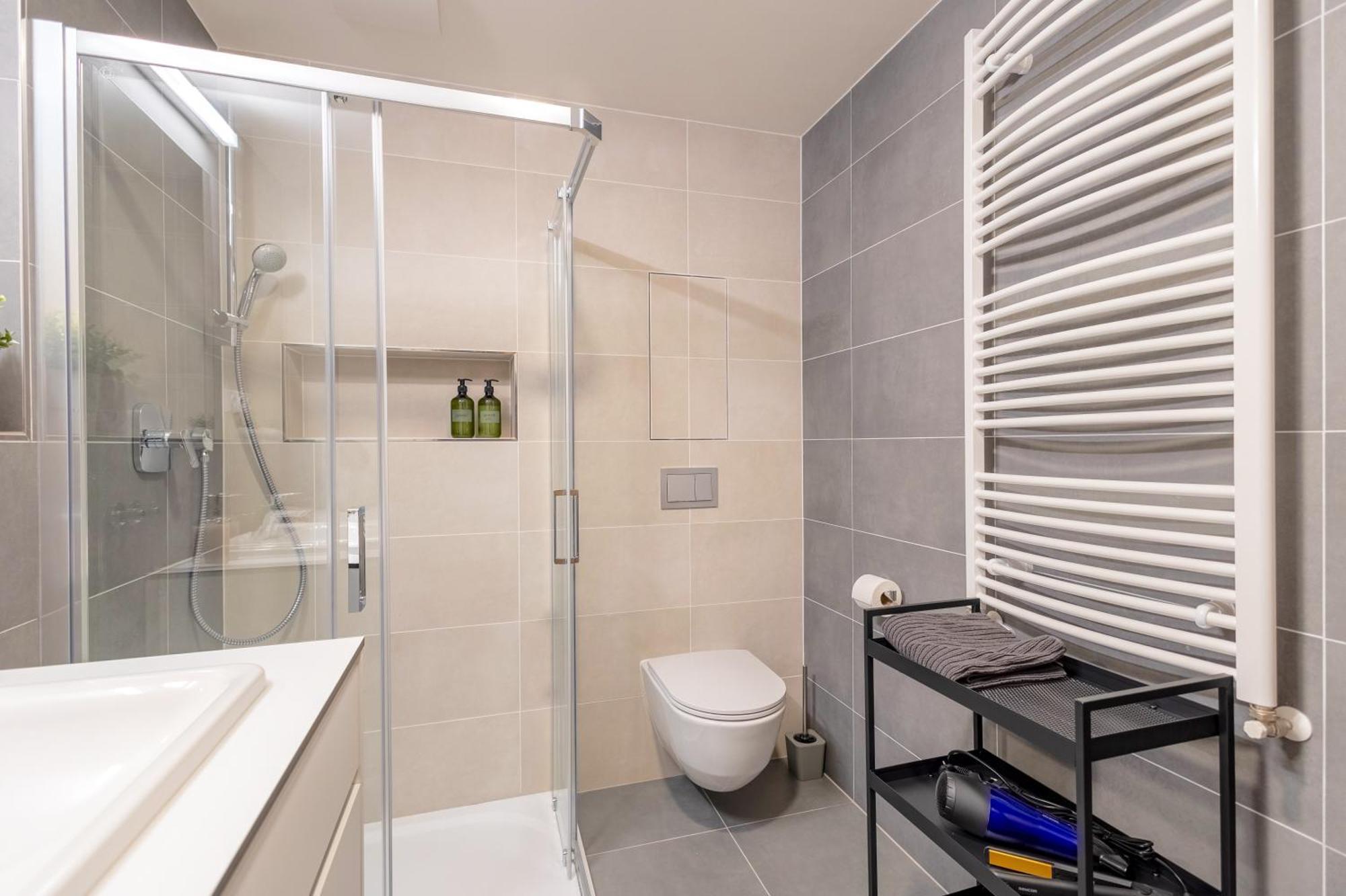 Bright 2Br - 8Th Floor, Balcony, Free Parking - By Gravity Prague Praga Exterior foto