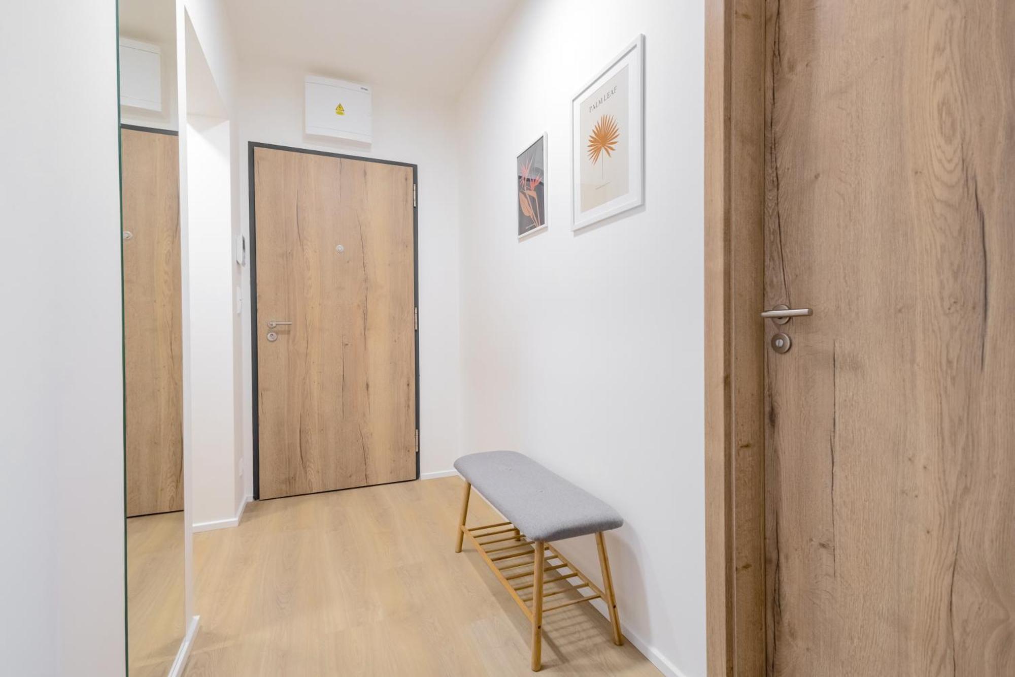 Bright 2Br - 8Th Floor, Balcony, Free Parking - By Gravity Prague Praga Exterior foto