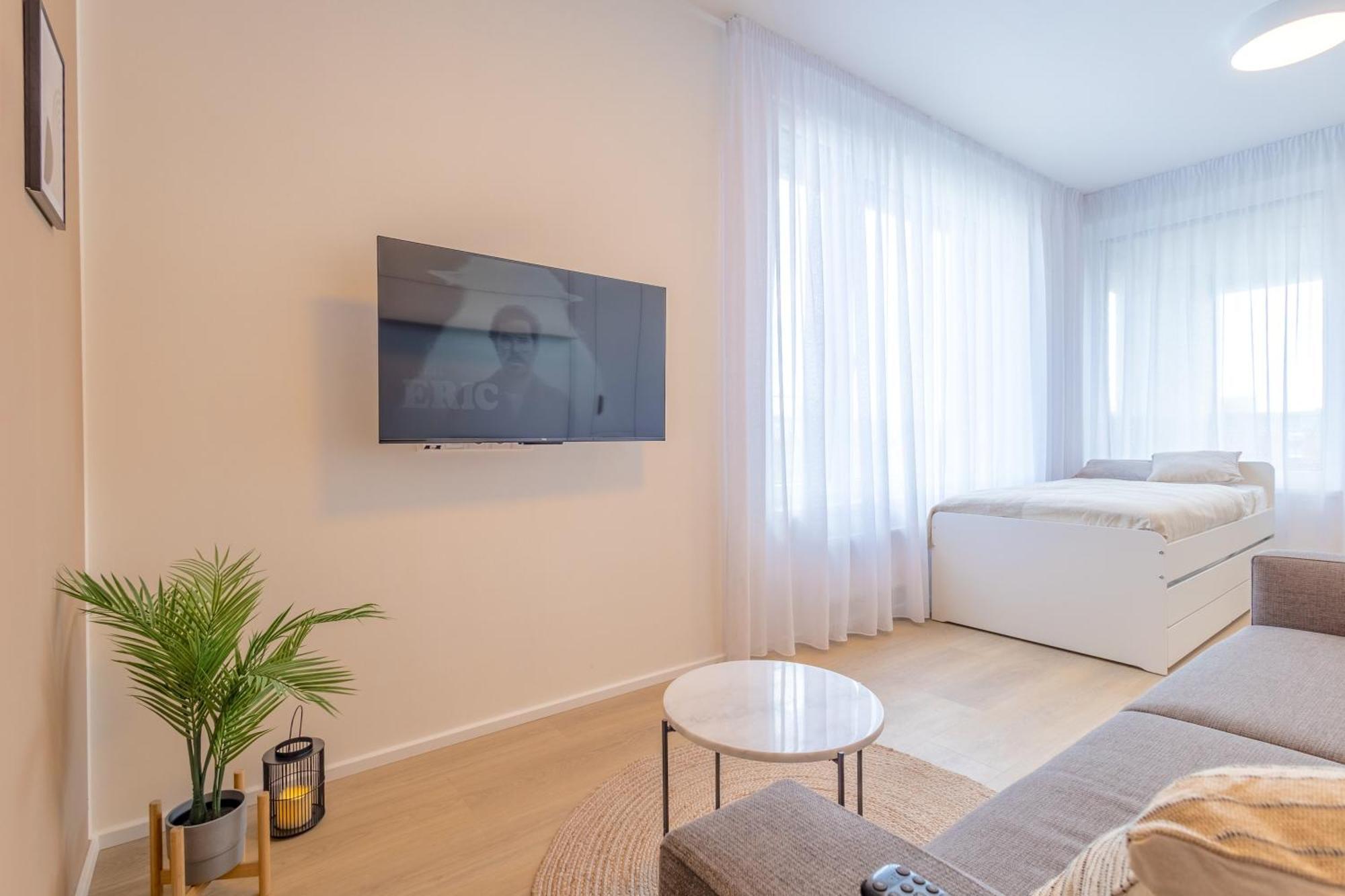 Bright 2Br - 8Th Floor, Balcony, Free Parking - By Gravity Prague Praga Exterior foto