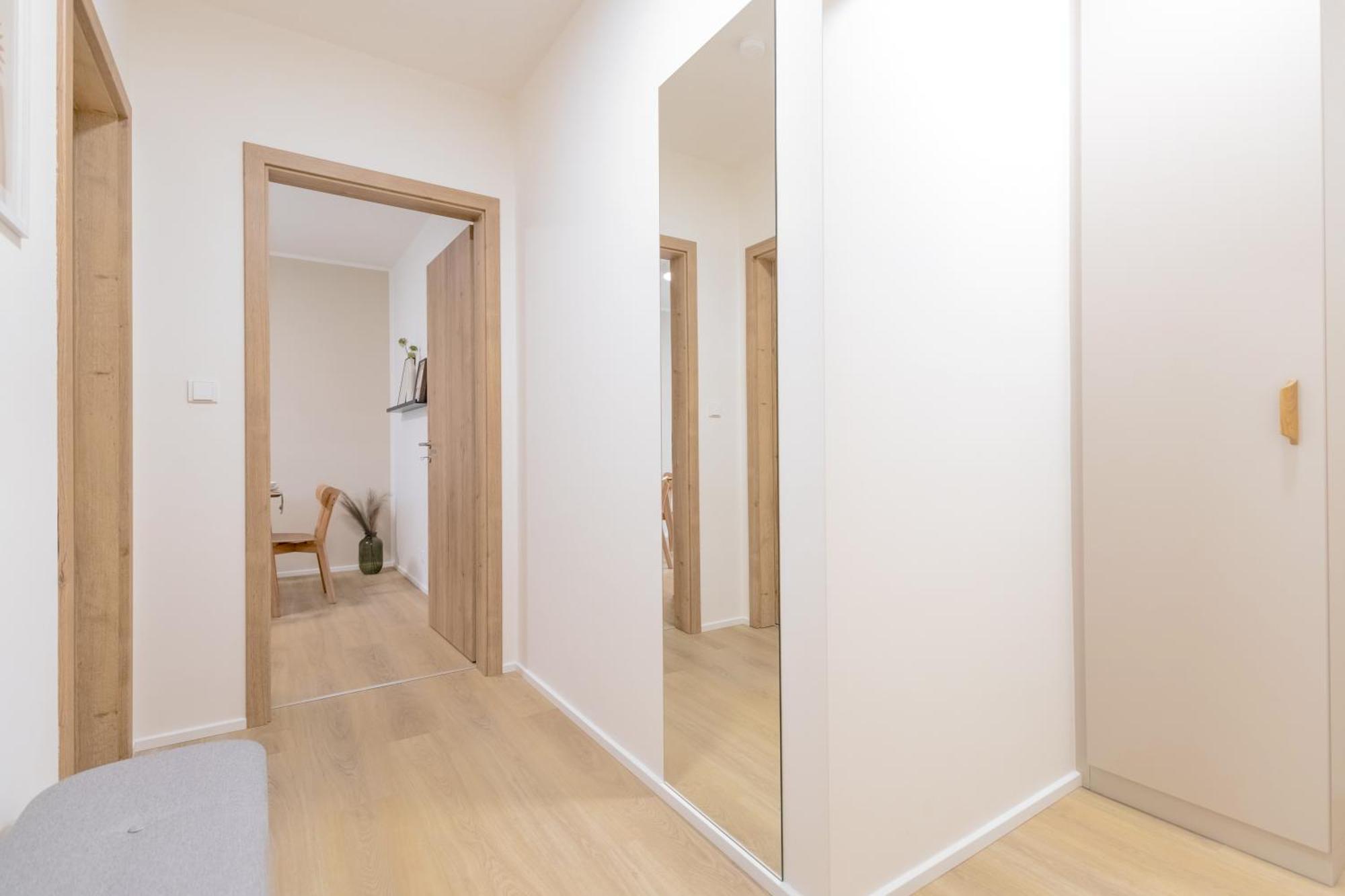 Bright 2Br - 8Th Floor, Balcony, Free Parking - By Gravity Prague Praga Exterior foto