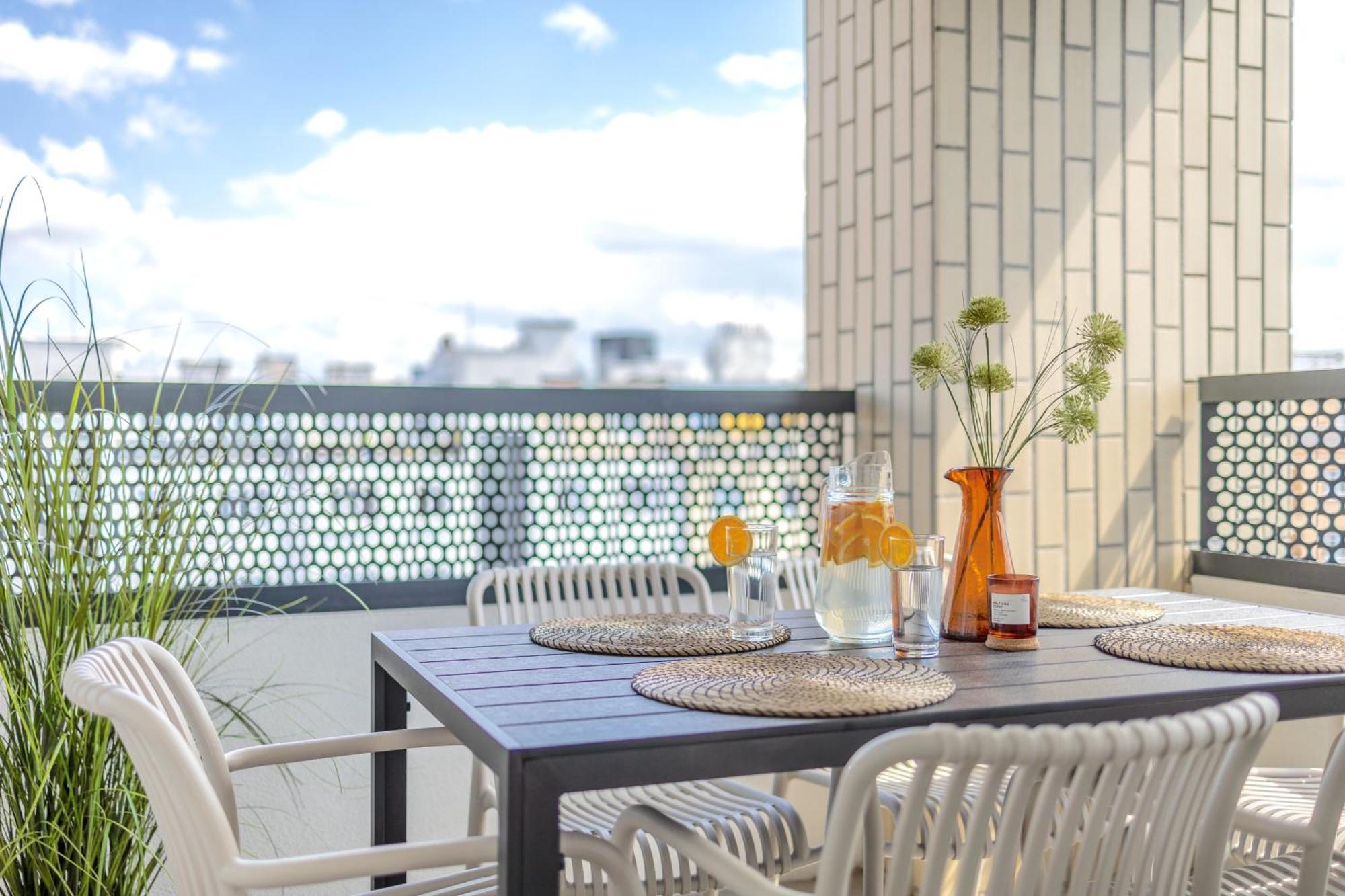 Bright 2Br - 8Th Floor, Balcony, Free Parking - By Gravity Prague Praga Exterior foto
