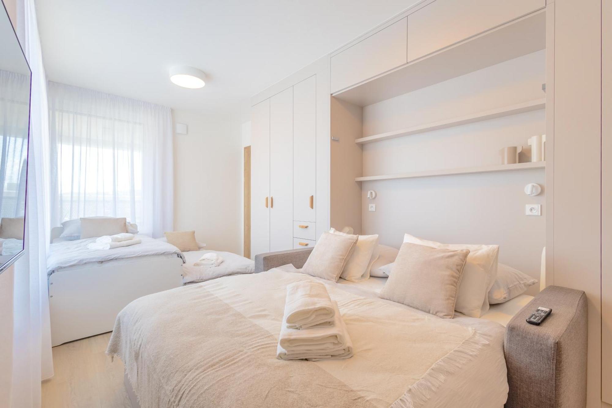 Bright 2Br - 8Th Floor, Balcony, Free Parking - By Gravity Prague Praga Exterior foto