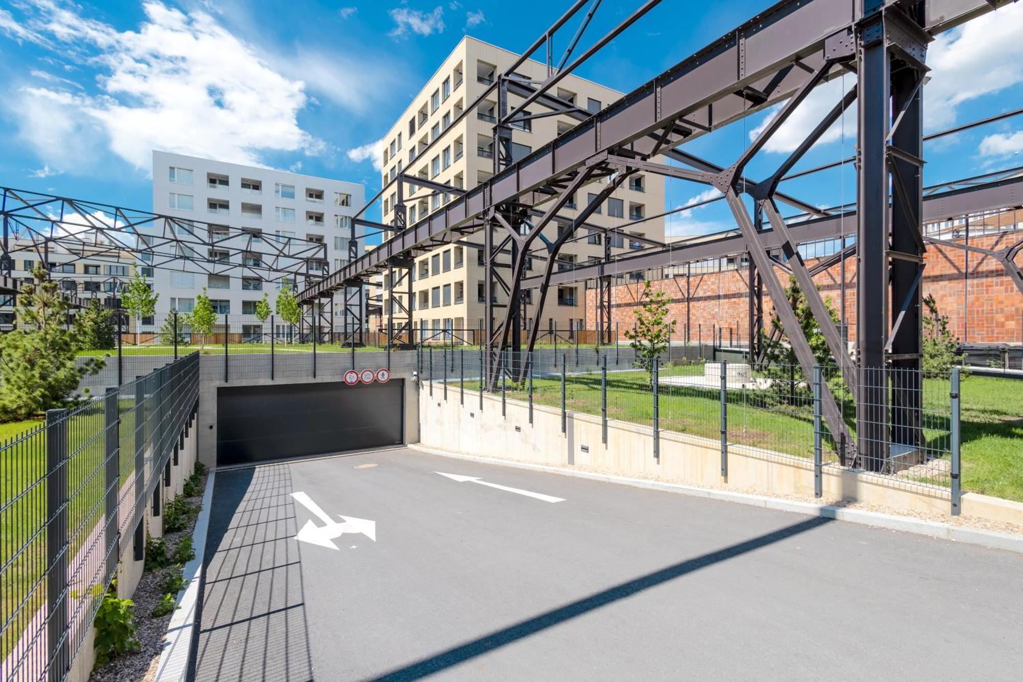 Bright 2Br - 8Th Floor, Balcony, Free Parking - By Gravity Prague Praga Exterior foto
