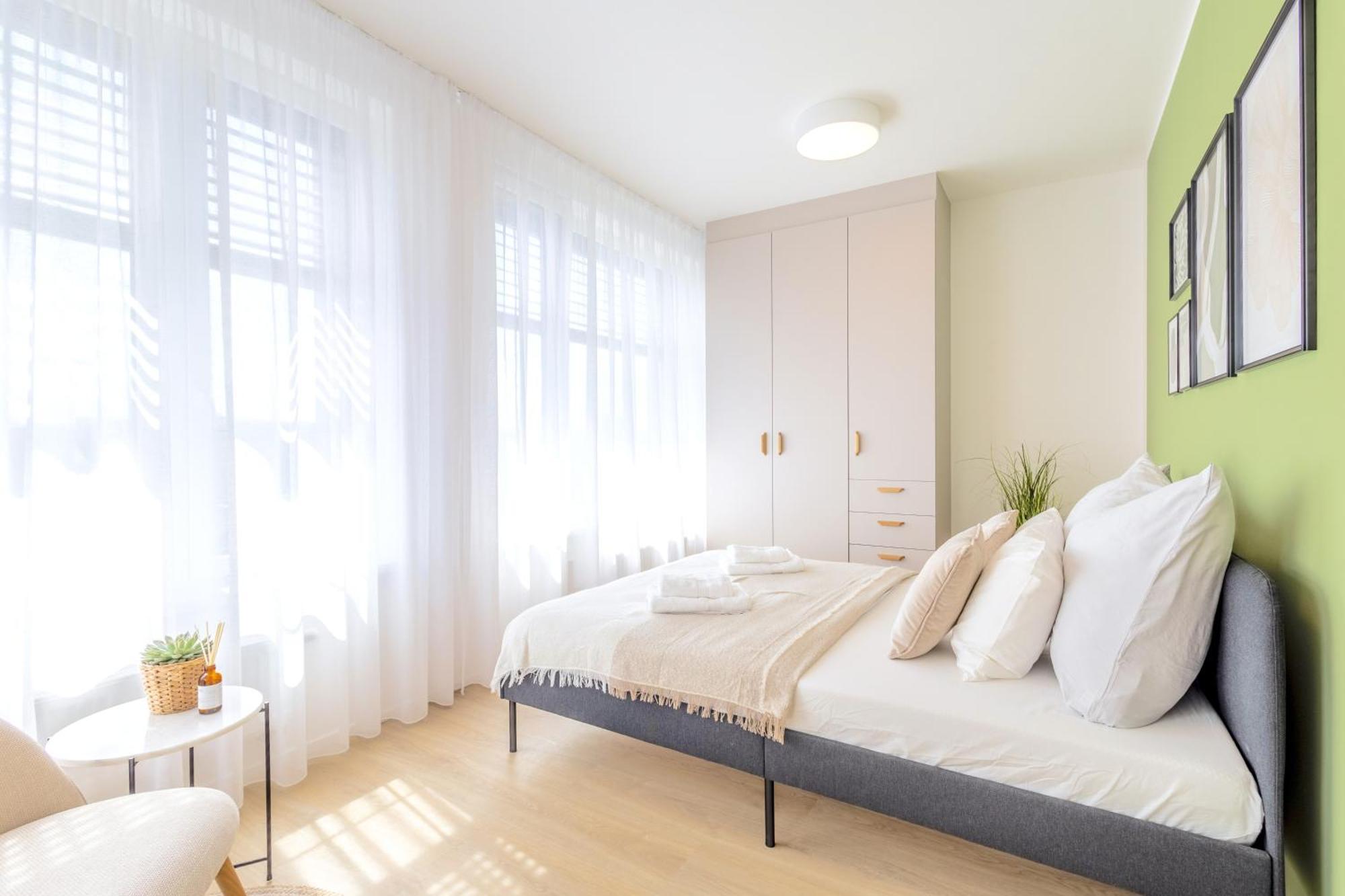 Bright 2Br - 8Th Floor, Balcony, Free Parking - By Gravity Prague Praga Exterior foto