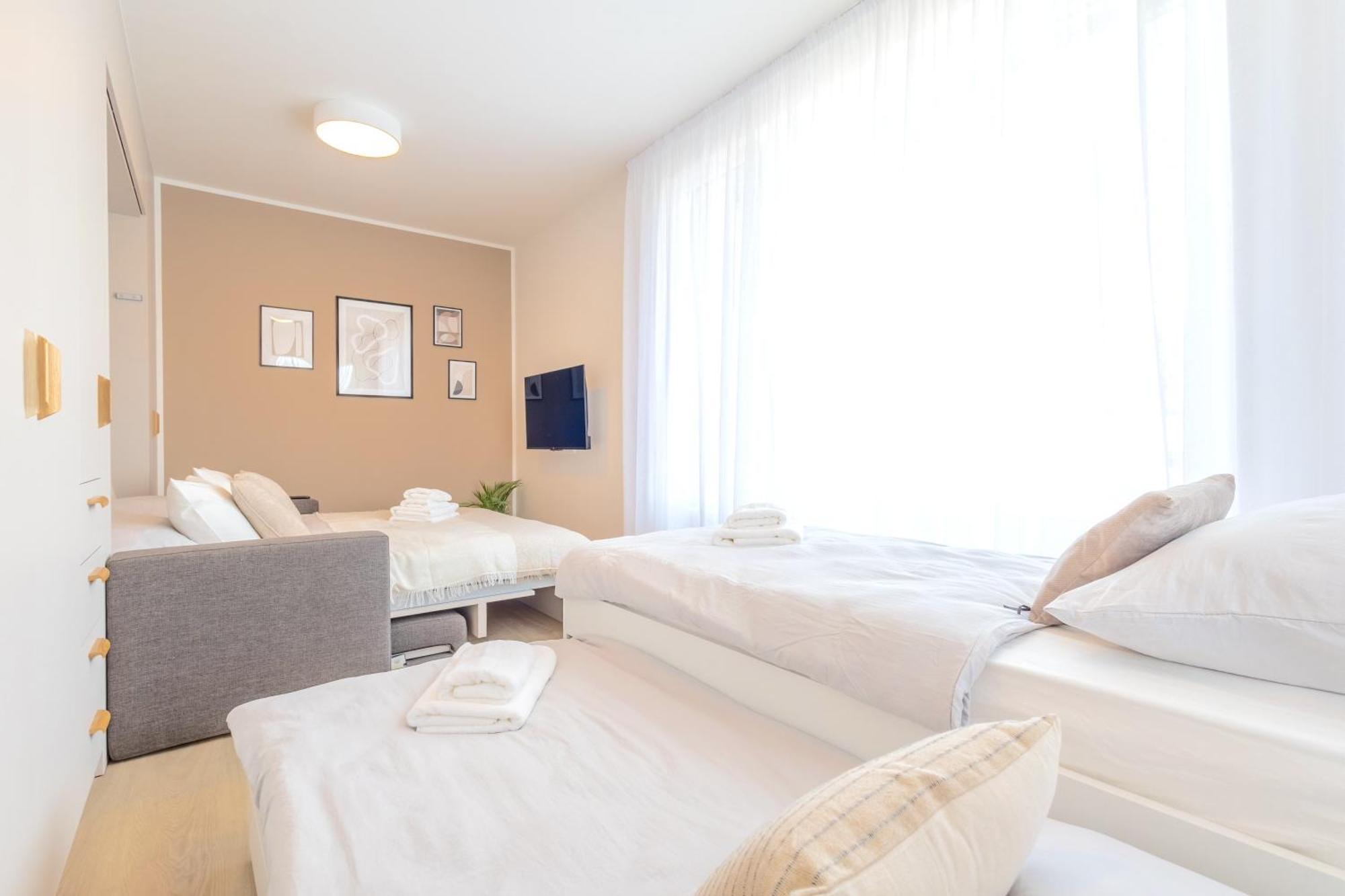 Bright 2Br - 8Th Floor, Balcony, Free Parking - By Gravity Prague Praga Exterior foto